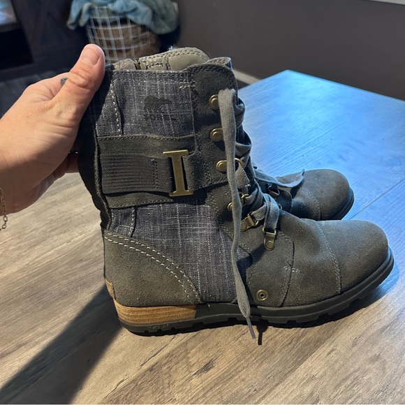 Sorel Water Resistant Boots. - Picture 2 of 5